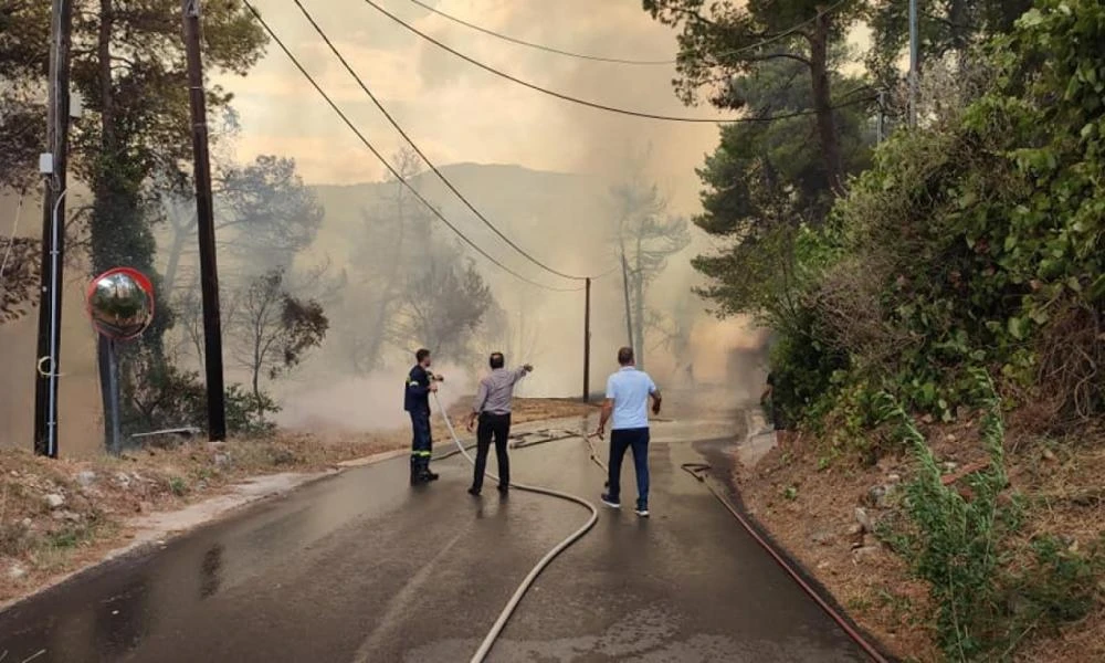 Φωτιά στη Σταμάτα: Υπό έλεγχο η πυρκαγιά - Εξετάζεται ο πιθανός εμπρηστής